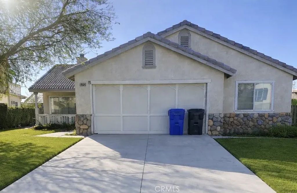 14554 Monterey, Adelanto
