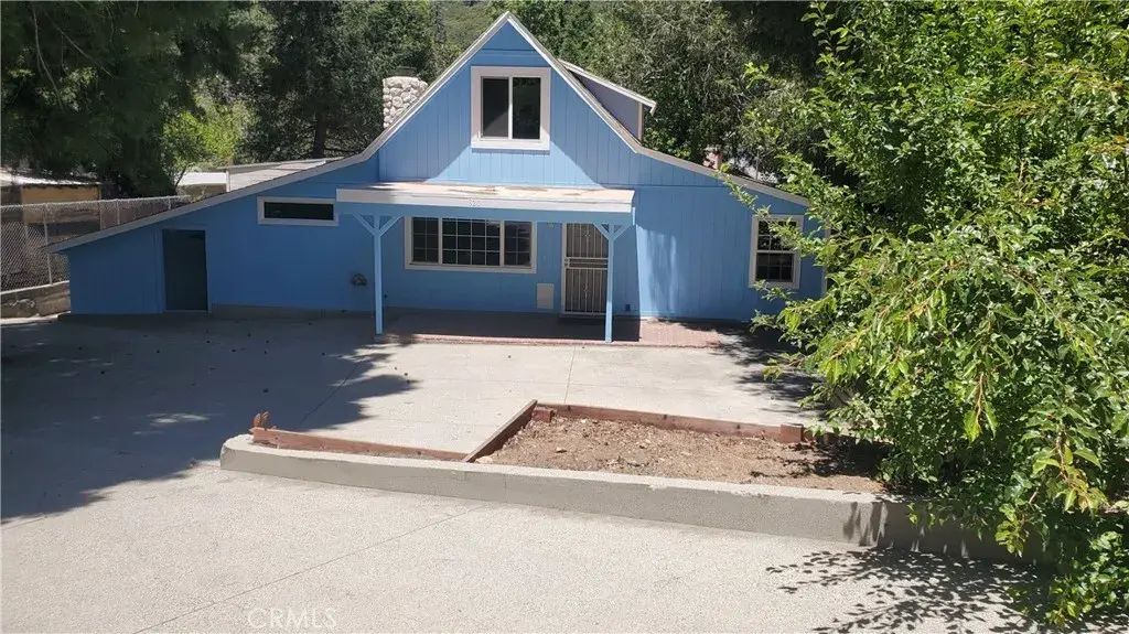 320 Sky View Lane, Crestline