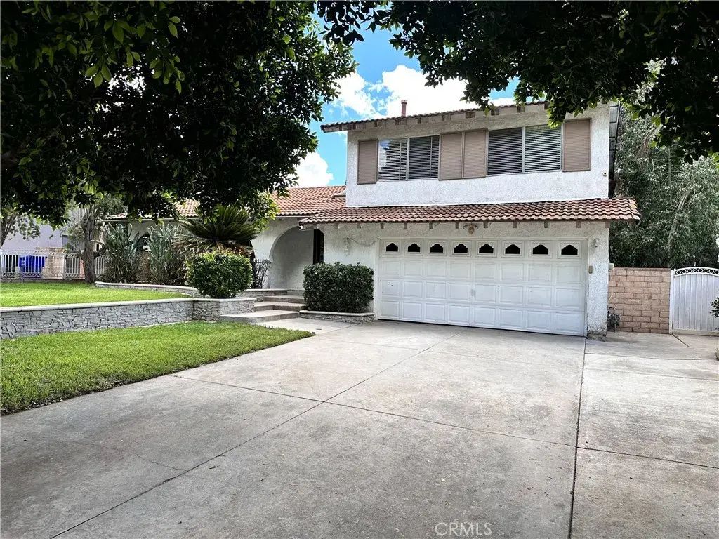2415 Mercedes, Highland