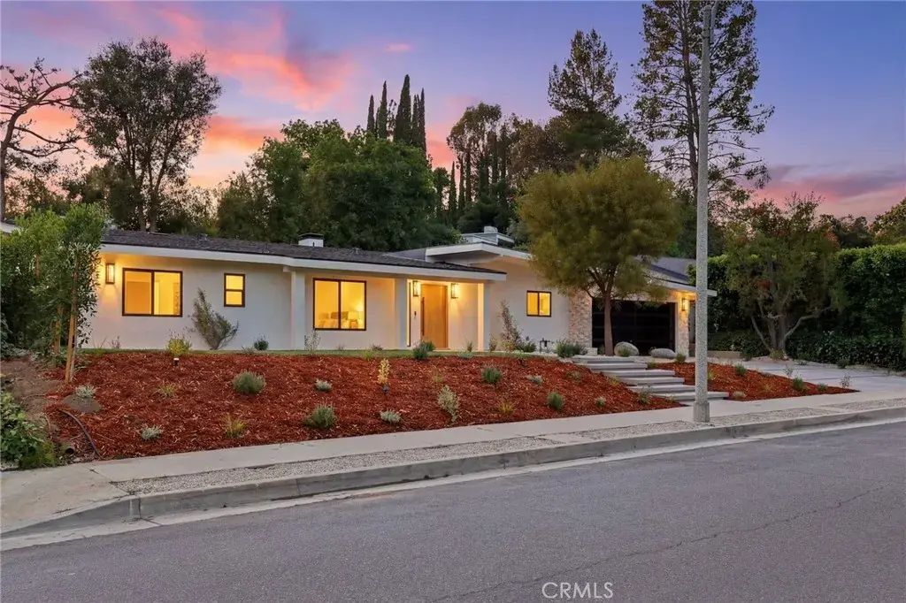 4615 El Caballero Drive, Tarzana