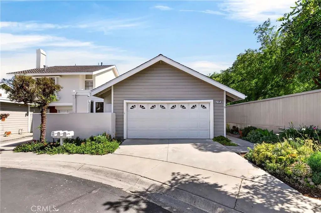 17 Clove Blossom, Irvine