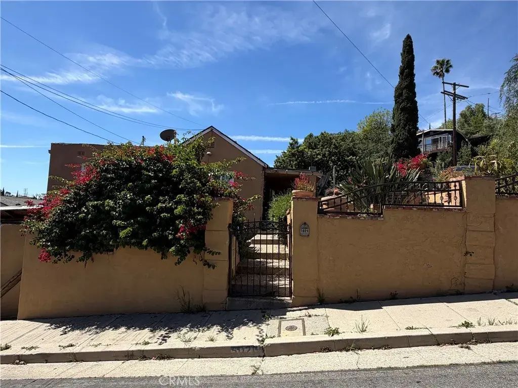 5026 Chester, Los Angeles