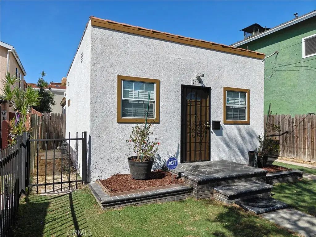 2439 E 15th, Long Beach