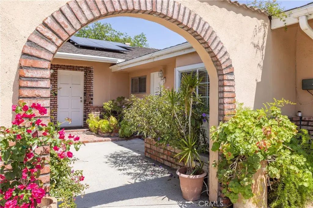 10410 Amigo Avenue A, Porter Ranch