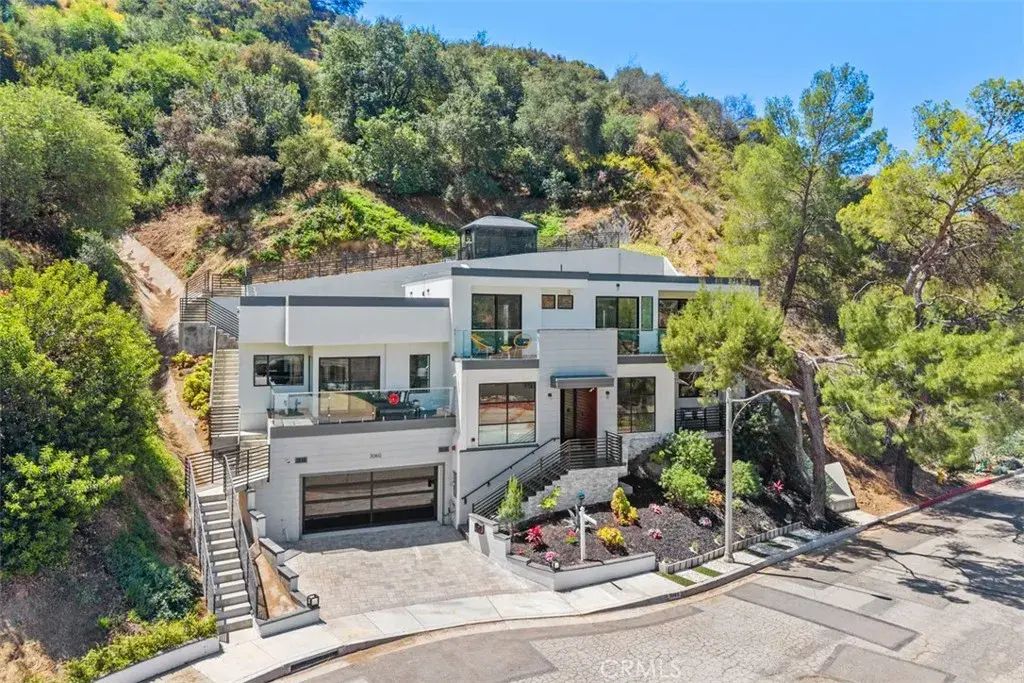 3060 Hollywell, Glendale