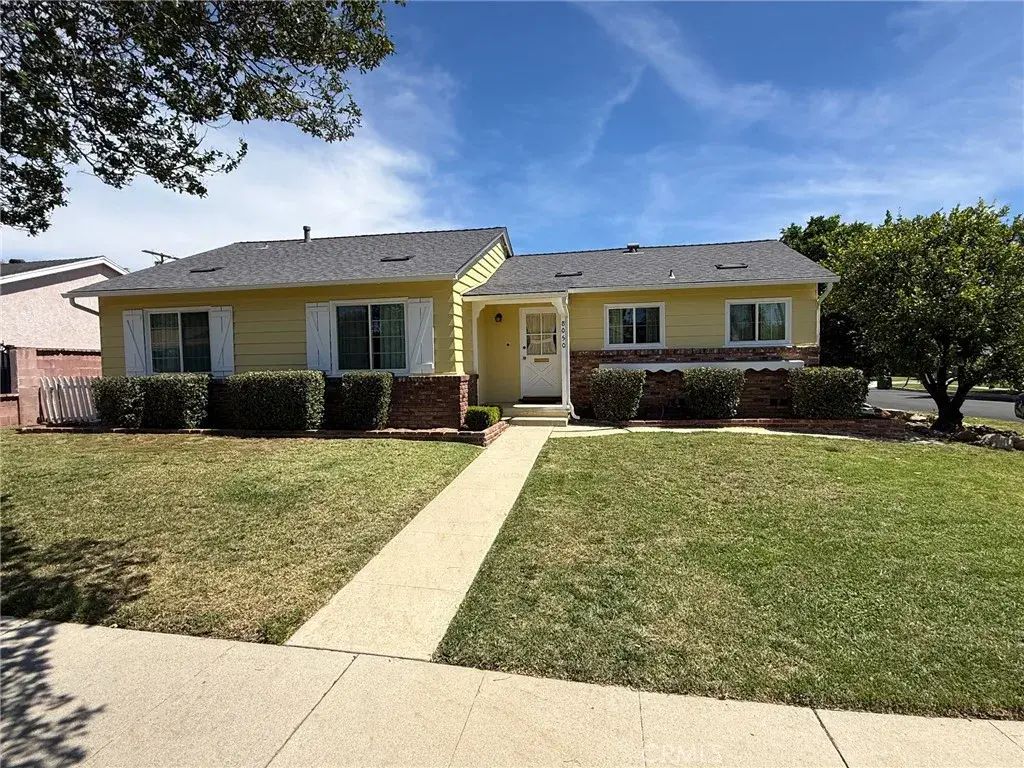 8050 Kelvin, Winnetka