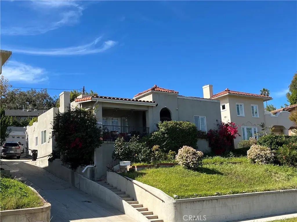 2051 N Catalina Street, Los Angeles