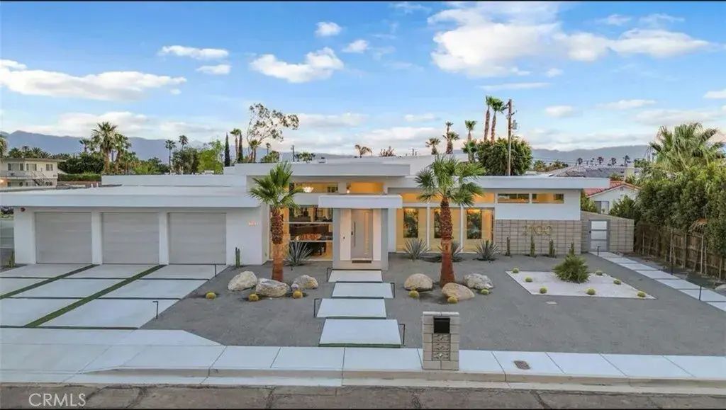 2100 E Sahara Road, Palm Springs