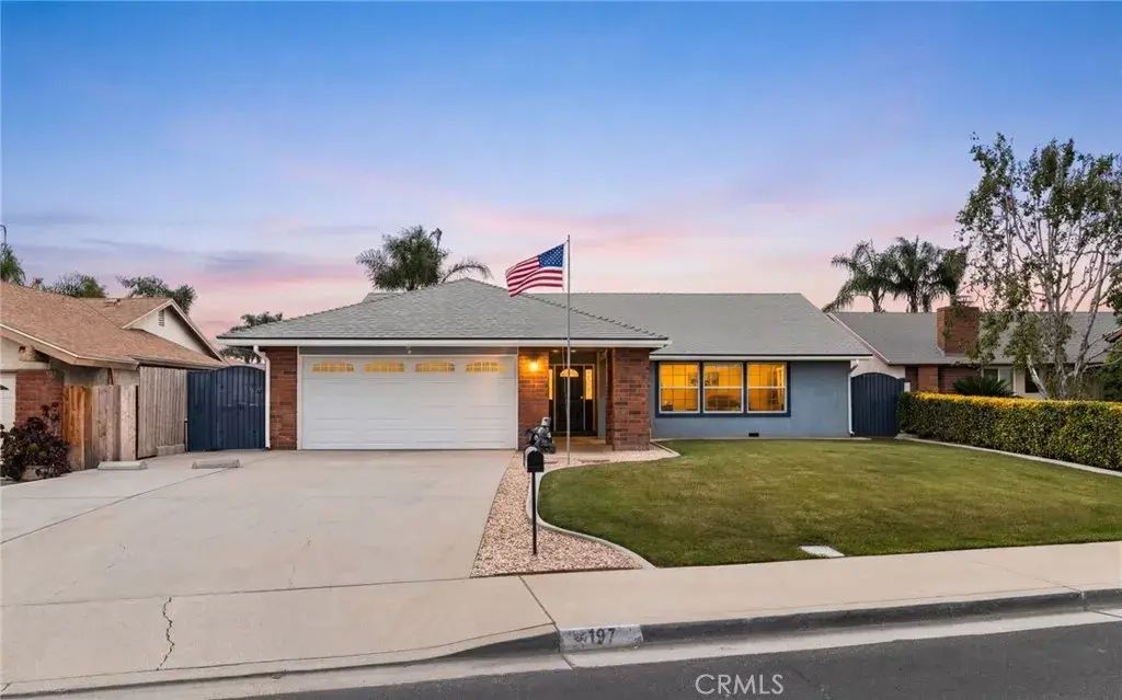 4197 Van Buren, Chino