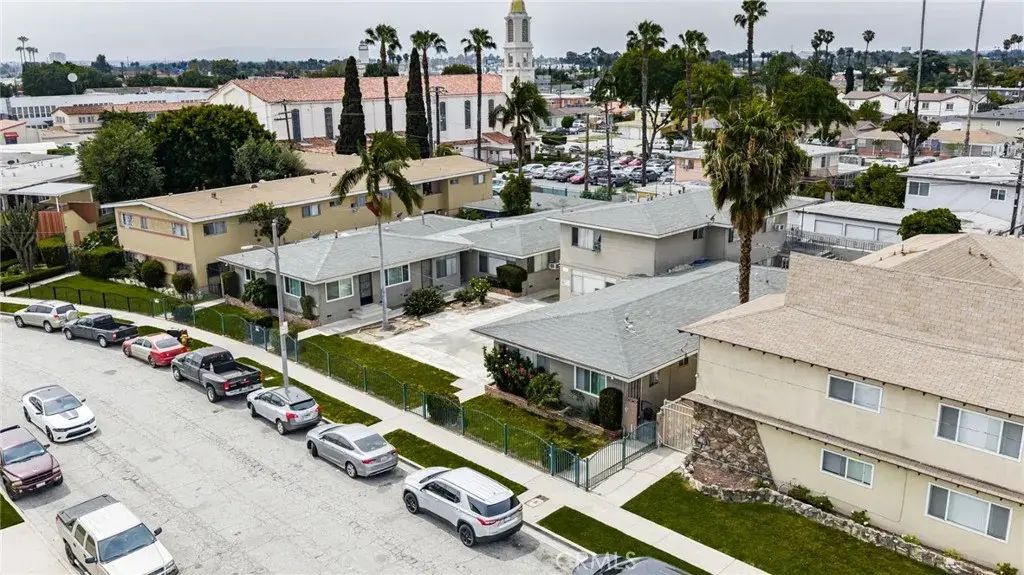 3552 Brenton, Lynwood