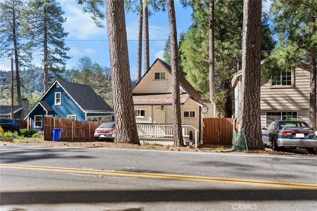 22904 Waters, Crestline