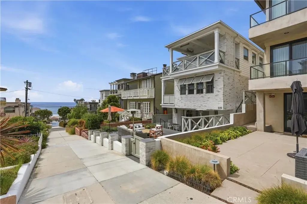 229 8th, Manhattan Beach