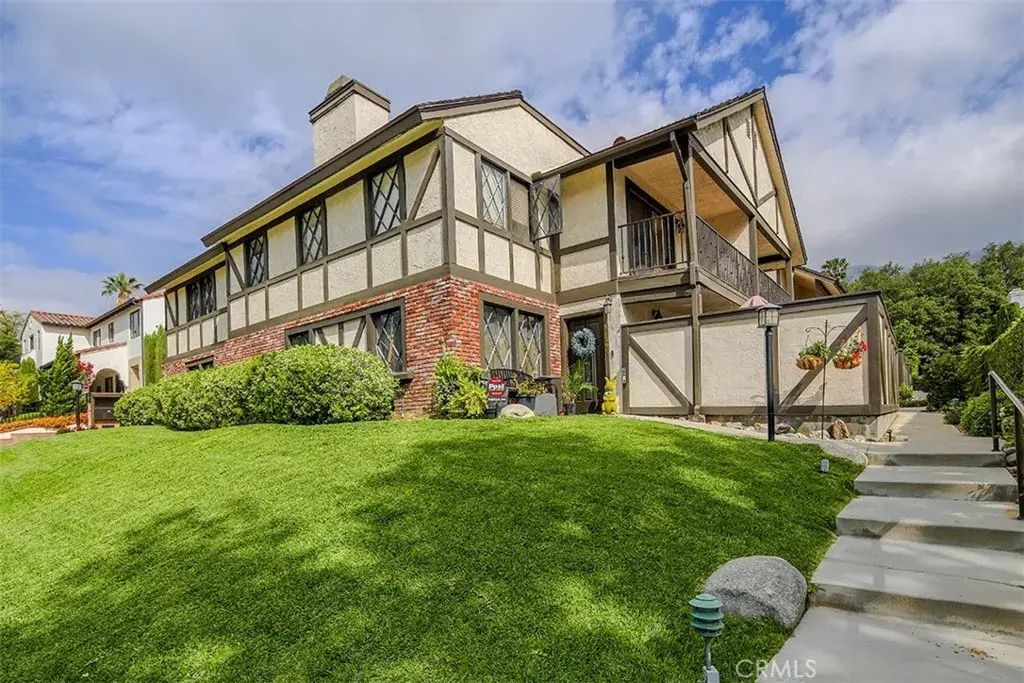 395 W Mariposa Avenue C, Sierra Madre
