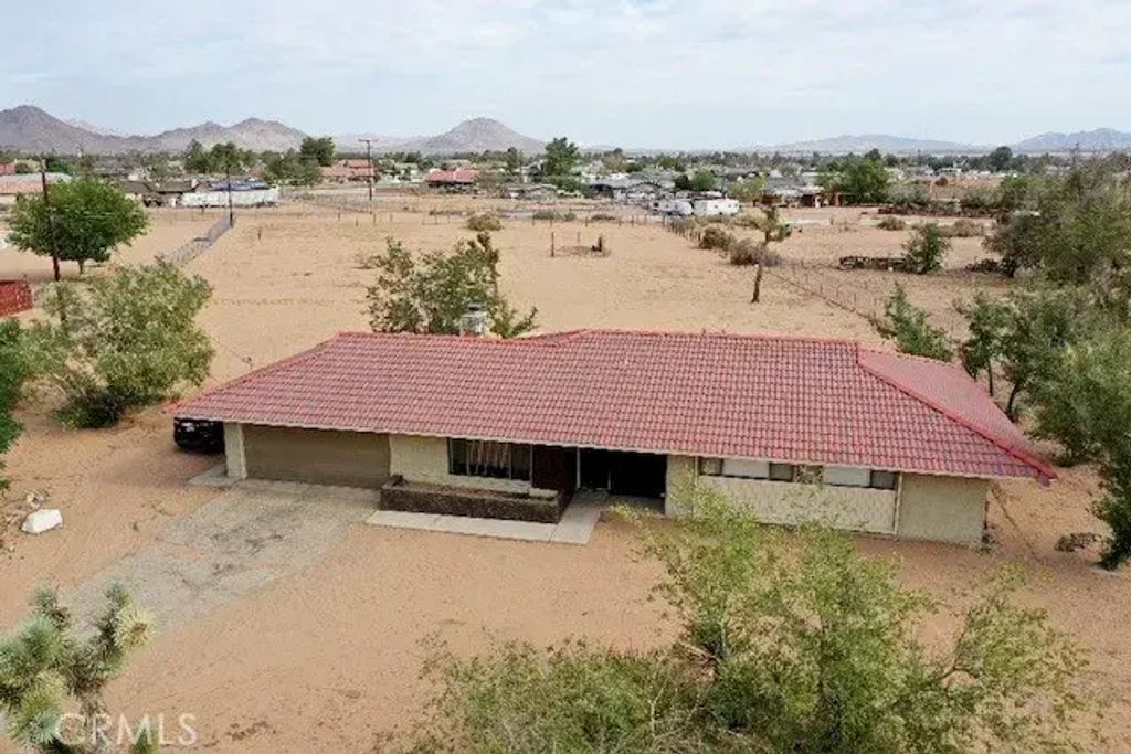 14756 Hopi Road, Apple Valley