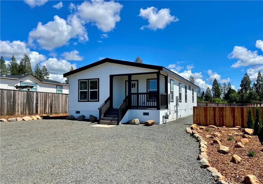 5806 Black Olive, Paradise