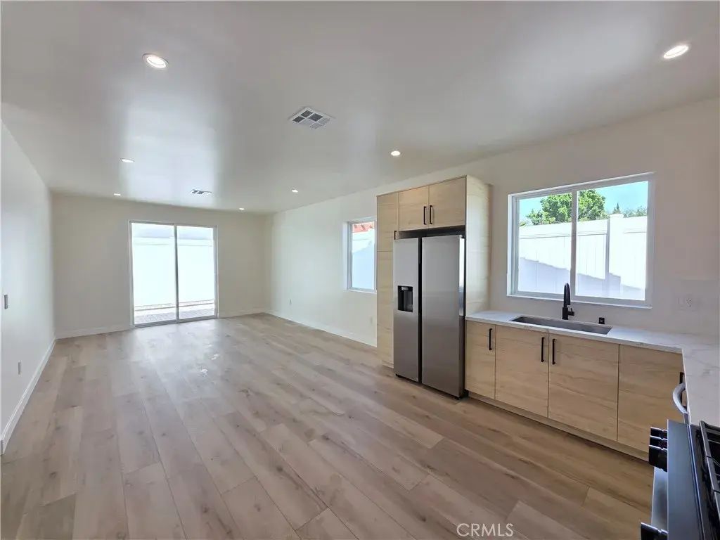 17101 Kingsbury 1/2, Granada Hills