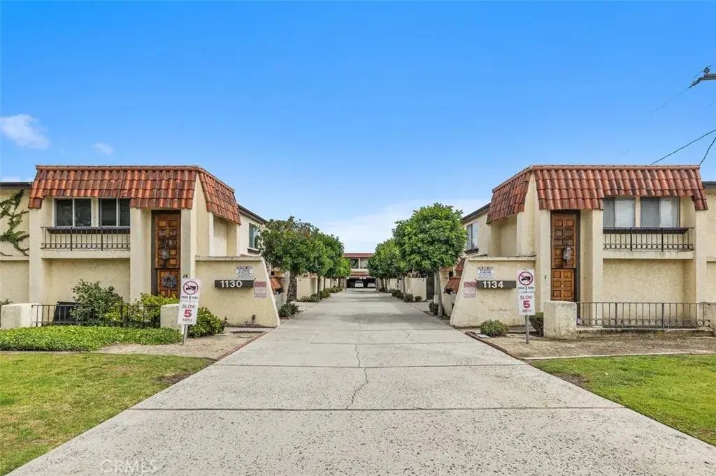 1130 W Huntington Drive 8, Arcadia