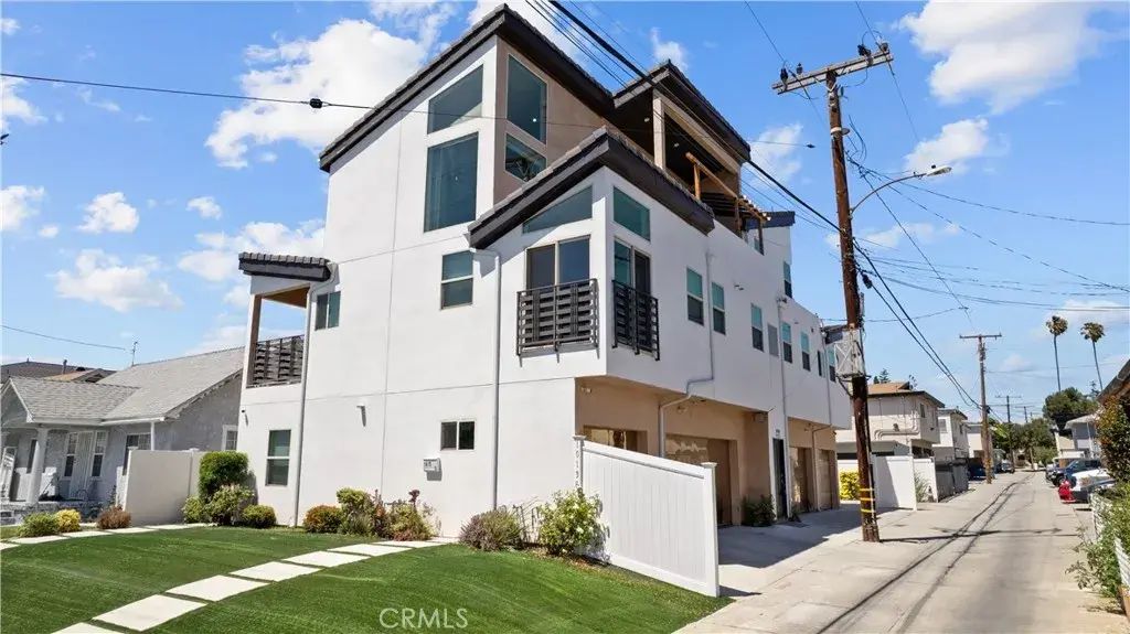 1013 E La Palma, Inglewood