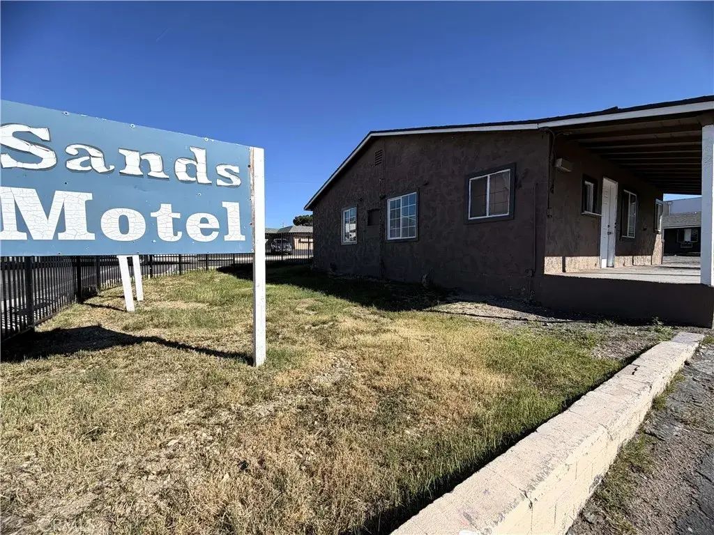 924 E Main, Barstow