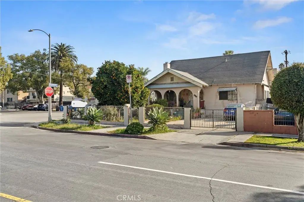 4214 Rosewood, Los Angeles