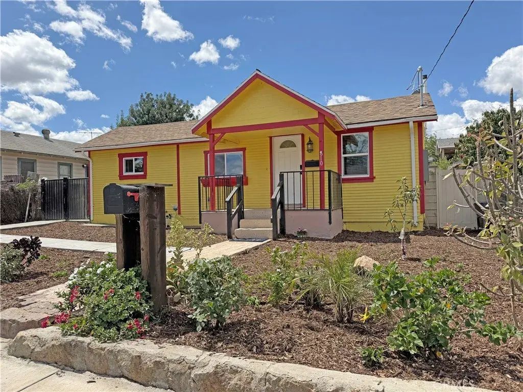 810 Pine, Corona