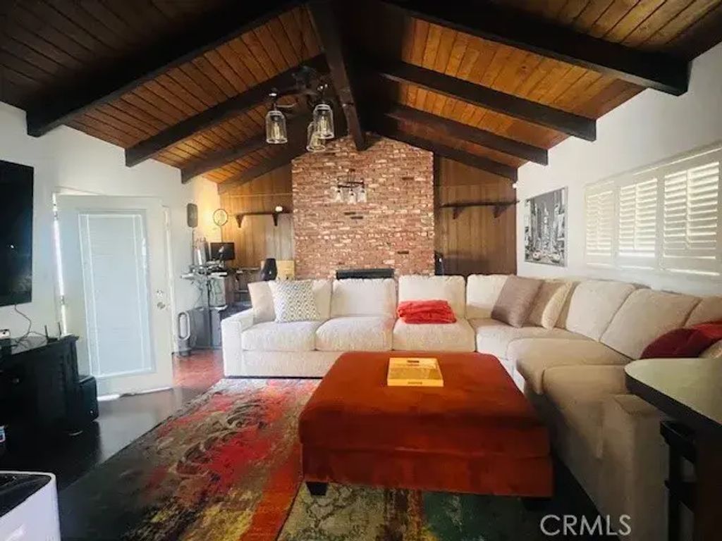 15744 Marlinton, Whittier