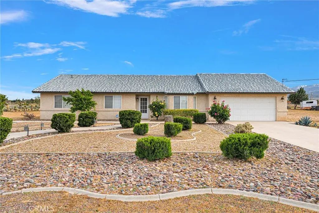 6271 Smoke Tree, Phelan