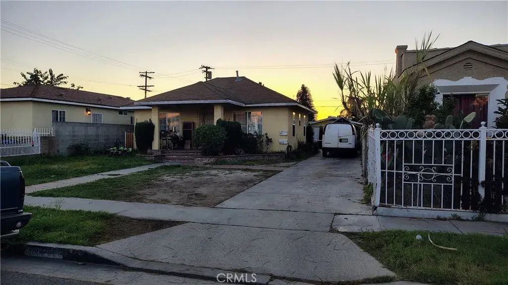 8685 San Miguel, South Gate