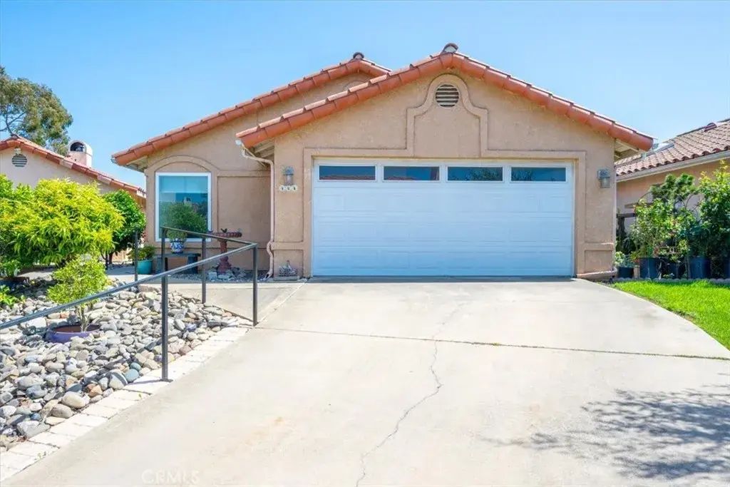 444 Calle Bonita, Santa Maria