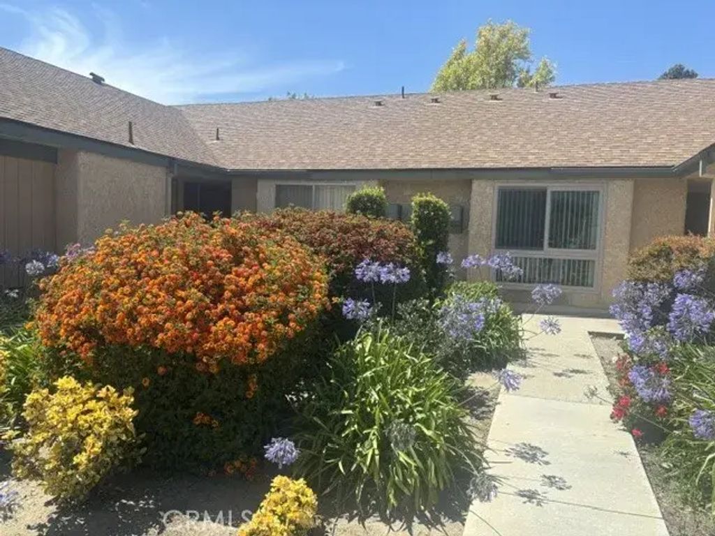 25124 Village 25, Camarillo