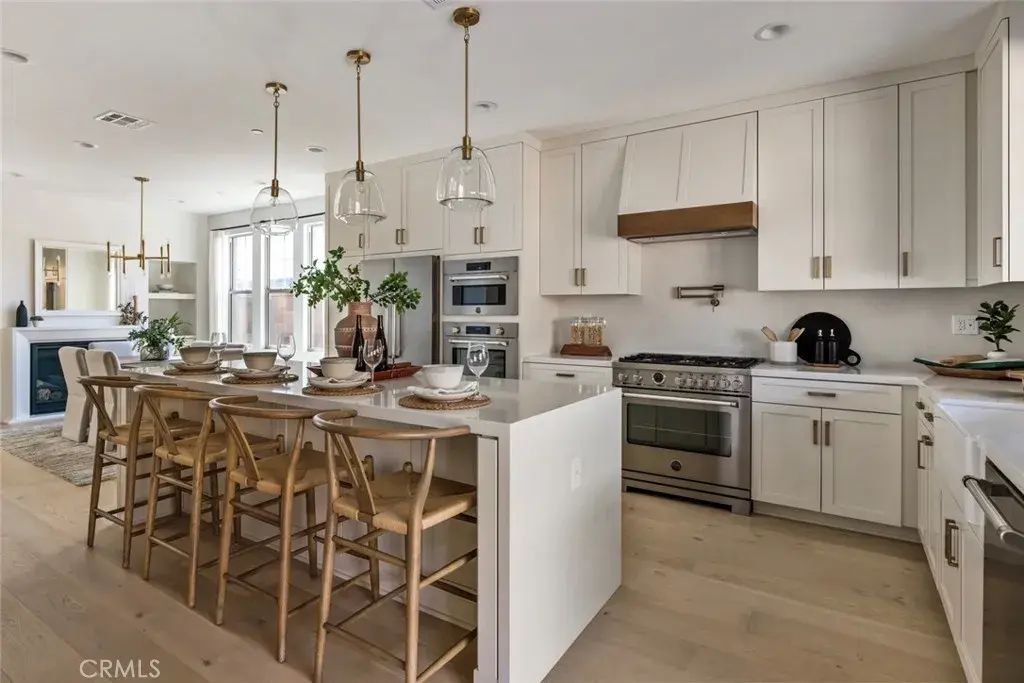 181 E Palm Street East, Altadena