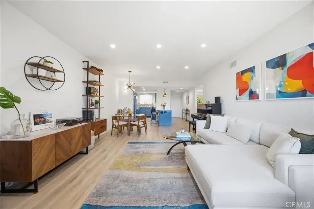 215 W Palm Avenue 301, El Segundo