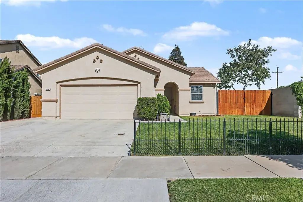 494 Lily, Merced