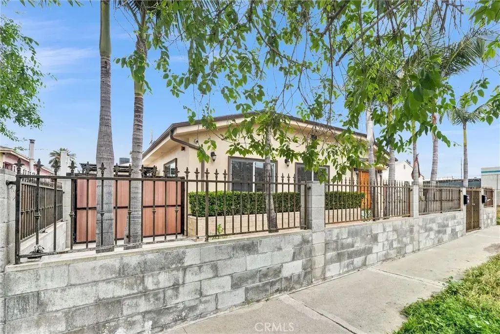 6711 Clybourn, North Hollywood