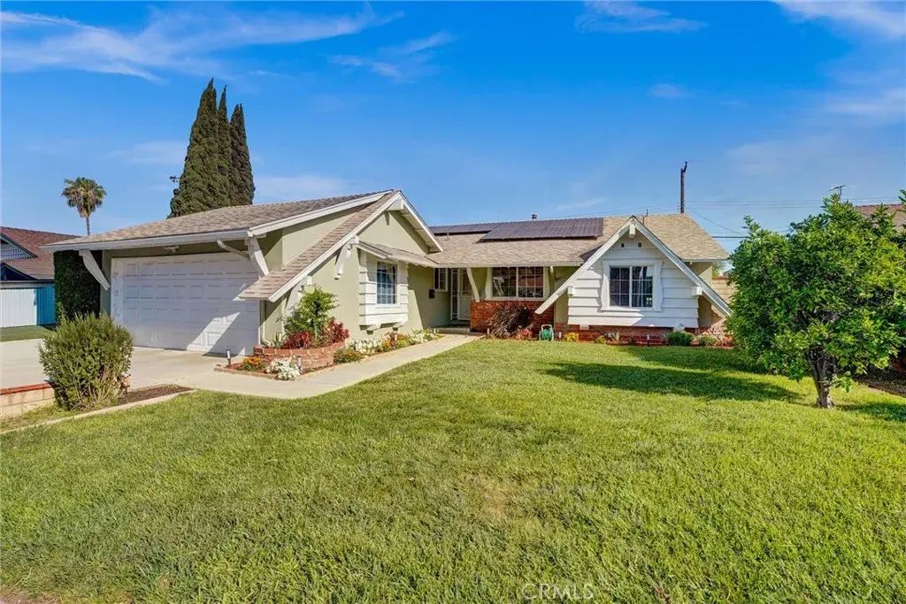 16053 Red Coach, Whittier