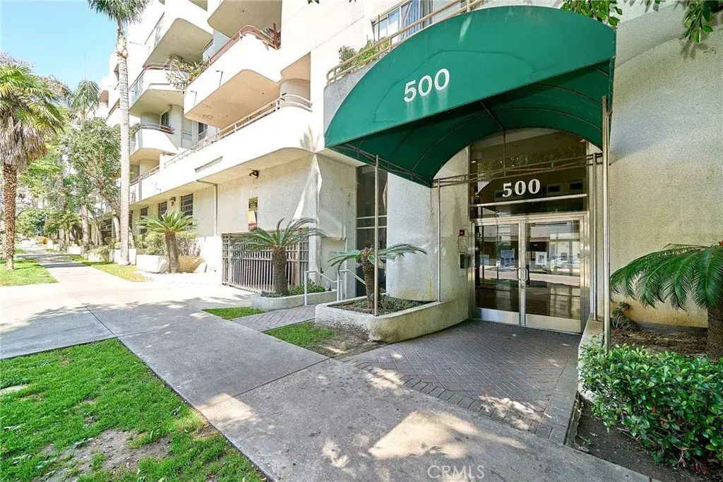 500 S Berendo 104, Los Angeles