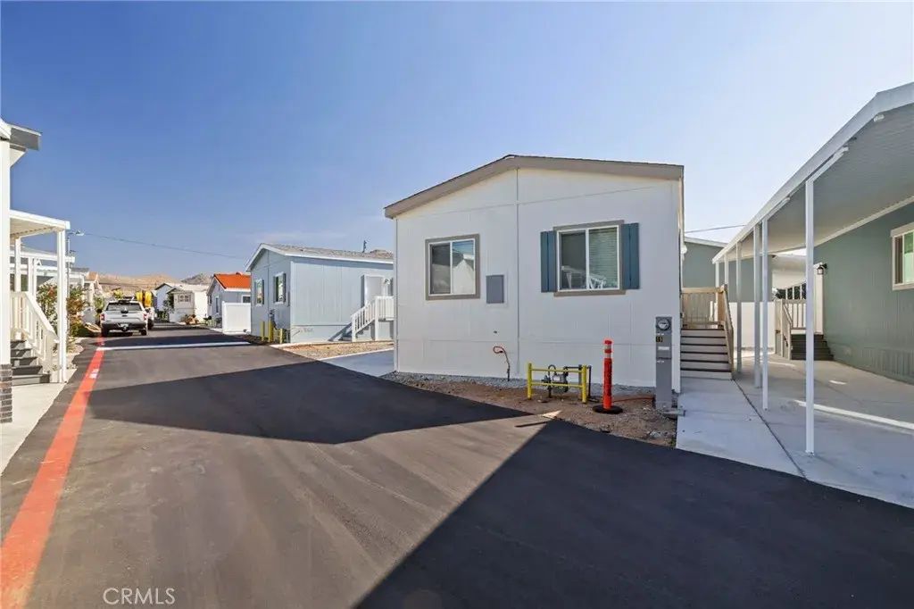 8086 Mission 19, Jurupa Valley