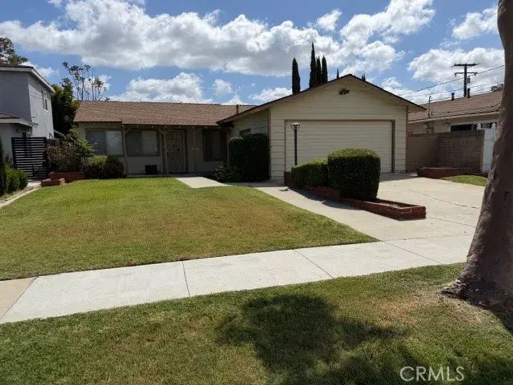 20626 Roseton, Lakewood
