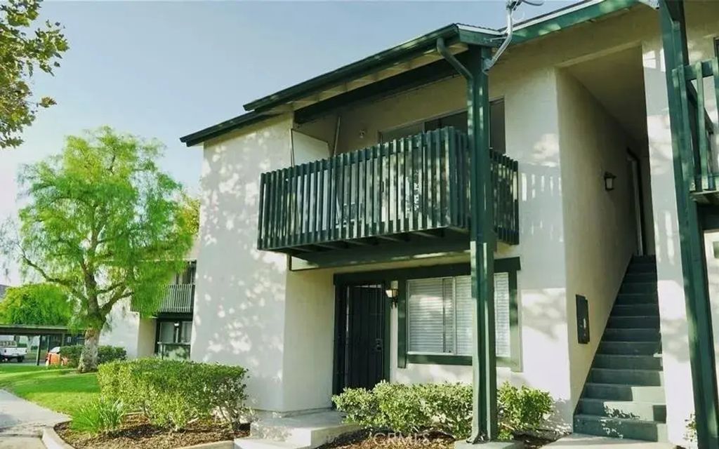 23232 Orange Avenue 2, Lake Forest