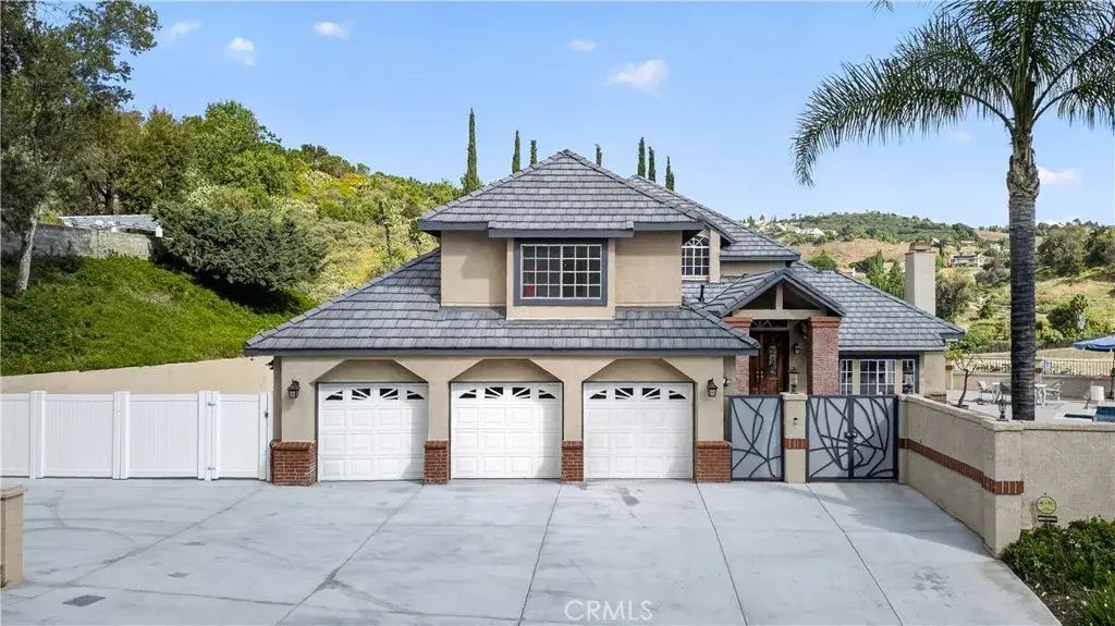 1050 N High Knoll, Walnut