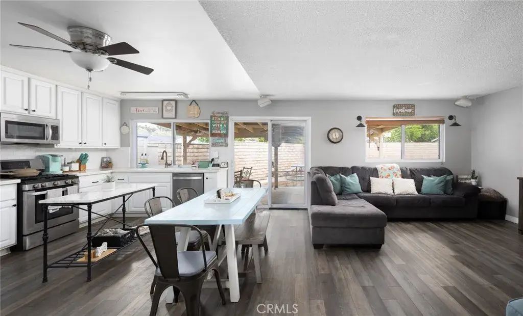 21515 Alaminos, Saugus