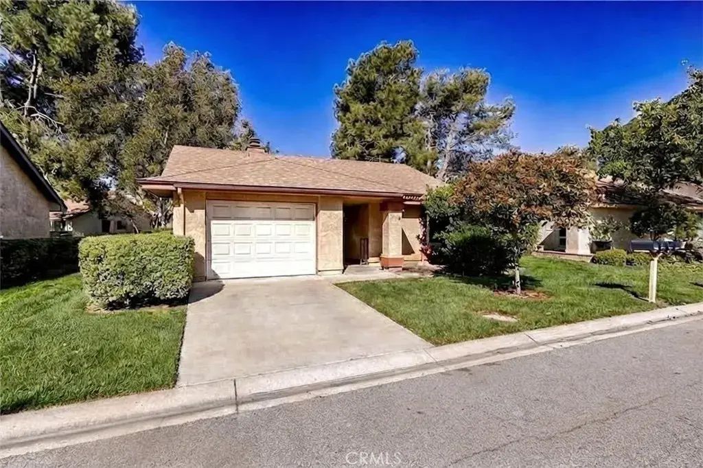 23117 Village 23, Camarillo