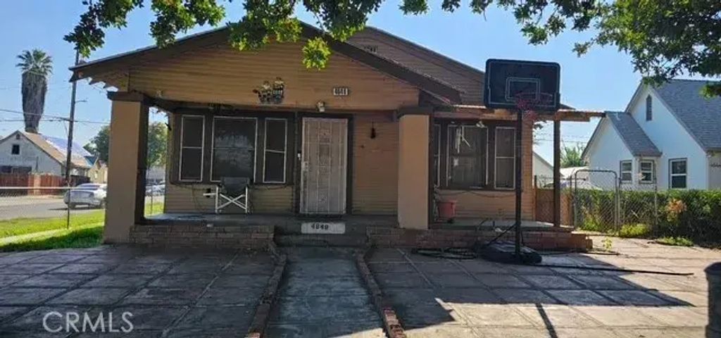 4648 E Iowa, Fresno
