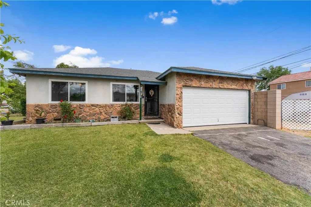45370 Elm, Lancaster