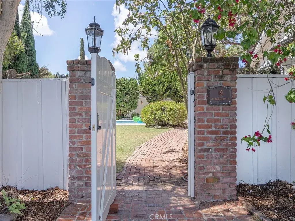 19 Strawberry Lane, Rolling Hills Estates