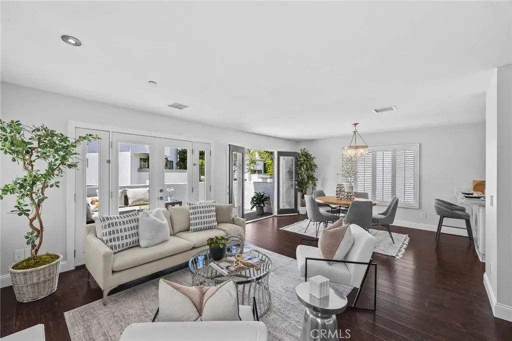 301 Harbor Woods Place, Newport Beach