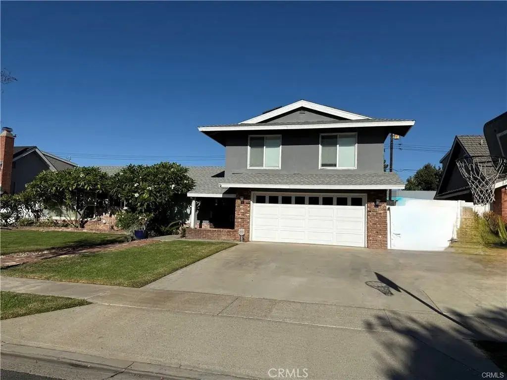 215 Delphia Avenue North, Brea