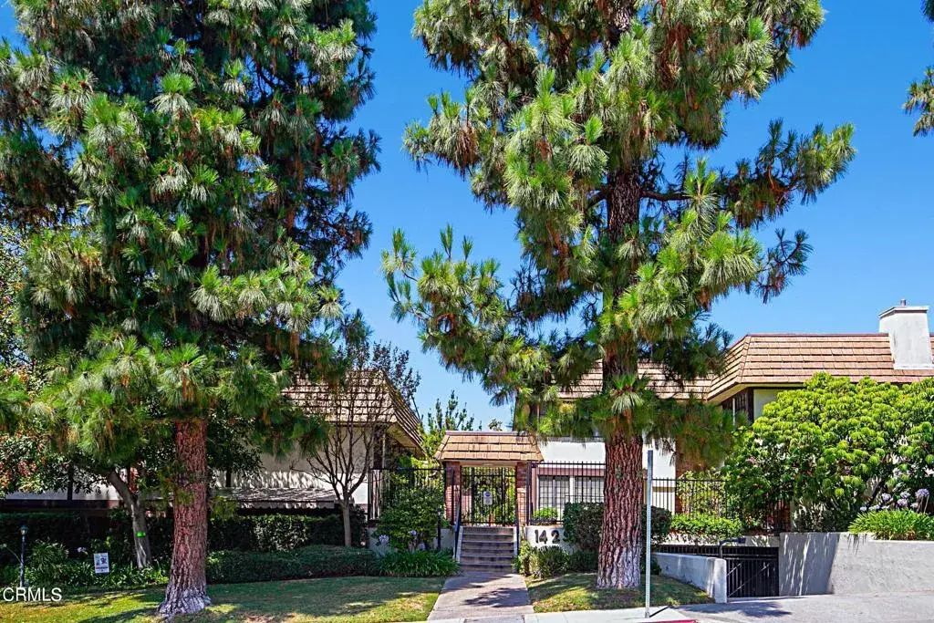 1429 Valley View Road 13, Glendale