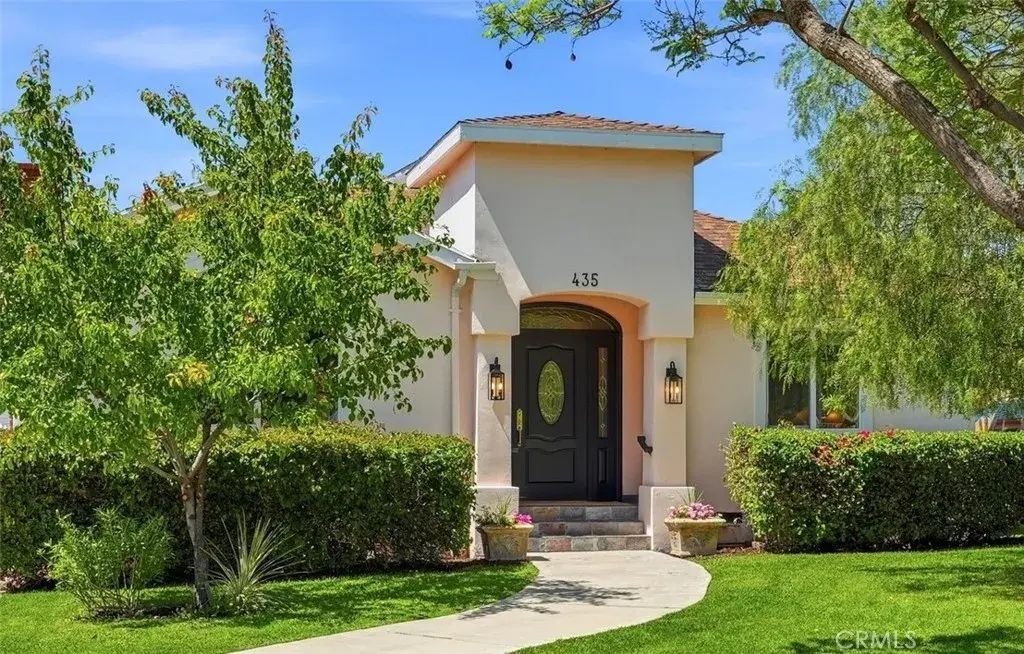 435 Eton Drive, Burbank