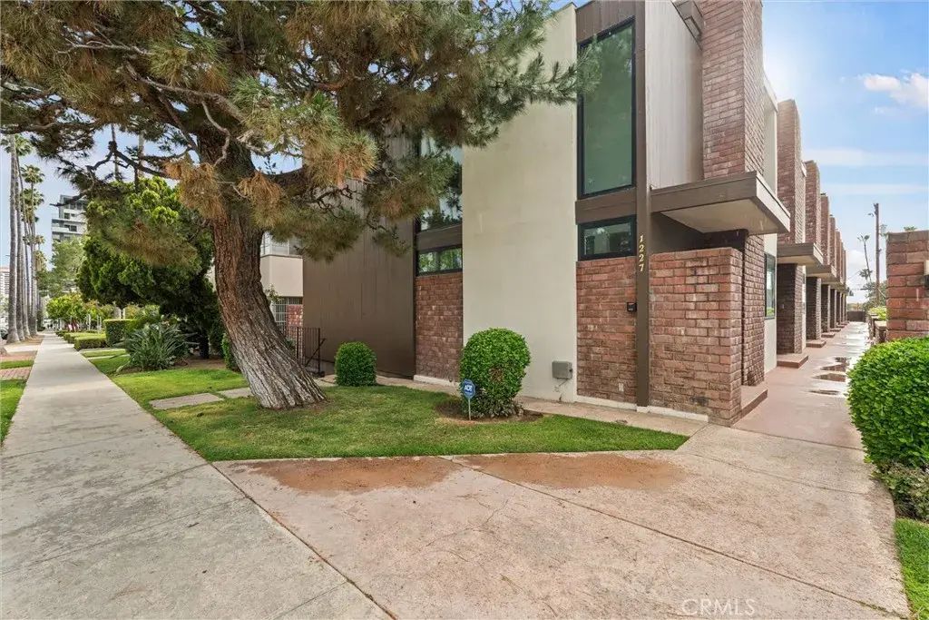 1227 N Brand, Glendale